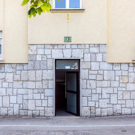 Large Two Bedroom Family App - Free Parking ليوبليانا المظهر الخارجي الصورة